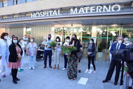 Madres donantes y receptoras reciben un ramo de flores (JUNTA DE ANDALUCÍA) Madres donantes y receptoras reciben un ramo de flores (JUNTA DE ANDALUCÍA)