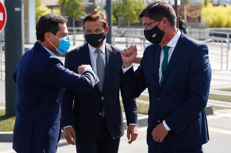 El presidente de la Junta, Juanma Moreno, saluda a el vicepresidente de la Junta, Juan Marín, en presencia de el alcalde de Granada, Luis Salvador,en una foto de archivo (ÁLEX CÁMARA - EUROPA PRESS) El presidente de la Junta, Juanma Moreno, saluda a el vicepresidente de la Junta, Juan Marín, en presencia de el alcalde de Granada, Luis Salvador,en una foto de archivo (ÁLEX CÁMARA - EUROPA PRESS)