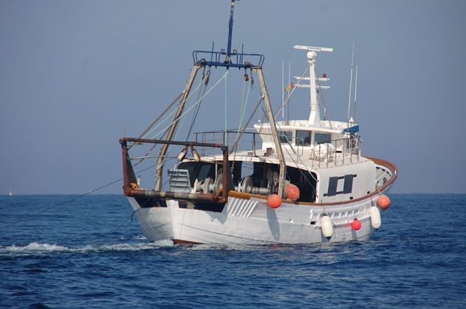 Barco pesca de arrastre (COMUNIDAD)