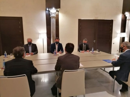 El alcalde de Granada, Luis Salvador, en el centro en la imagen, en la reunión con el PP en el ecuador del mandato municipal (CS) El alcalde de Granada, Luis Salvador, en el centro en la imagen, en la reunión con el PP en el ecuador del mandato municipal (CS)