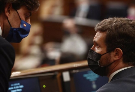 El vicesecretario de comunicación del PP, Pablo Montesinos. conversa con el líder del PP, Pablo Casado, durante una sesión de control al Gobierno (EUROPA PRESS / E. PARRA) El vicesecretario de comunicación del PP, Pablo Montesinos. conversa con el líder del PP, Pablo Casado, durante una sesión de control al Gobierno (EUROPA PRESS / E. PARRA)