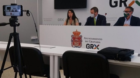 Rueda de prensa de Vox, con la diputada Macarena Olona, el portavoz municipal, Onofre Miralles, y el portavoz en el Parlamento de Andalucía, Manuel Gavira (EUROPA PRESS) Rueda de prensa de Vox, con la diputada Macarena Olona, el portavoz municipal, Onofre Miralles, y el portavoz en el Parlamento de Andalucía, Manuel Gavira (EUROPA PRESS)