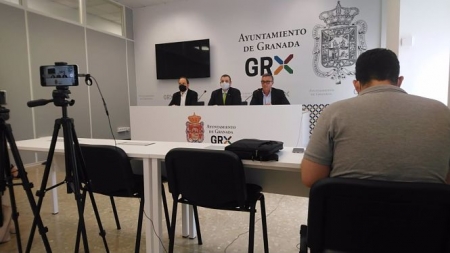 Francisco Ocaña, Onofre Miralles y Manuel Gavira, de Vox, en rueda de prensa en el Ayuntamiento de Granada (EUROPA PRESS) Francisco Ocaña, Onofre Miralles y Manuel Gavira, de Vox, en rueda de prensa en el Ayuntamiento de Granada (EUROPA PRESS)