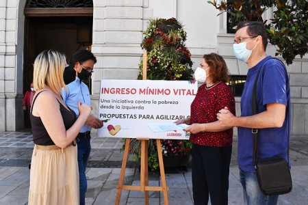 Rueda de prensa de miembros de IU (IU)