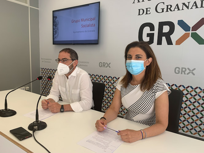 Miguel Ángel Fernández Madrid y Raquel Ruz en rueda de prensa (PSOE)