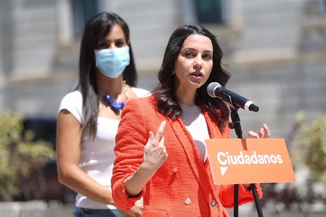 La presidenta de Ciudadanos, Inés Arrimadas, junto a la vicealcaldesa de Madrid, Begoña Villacís (ISABEL INFANTES / EUROPA PRESS)