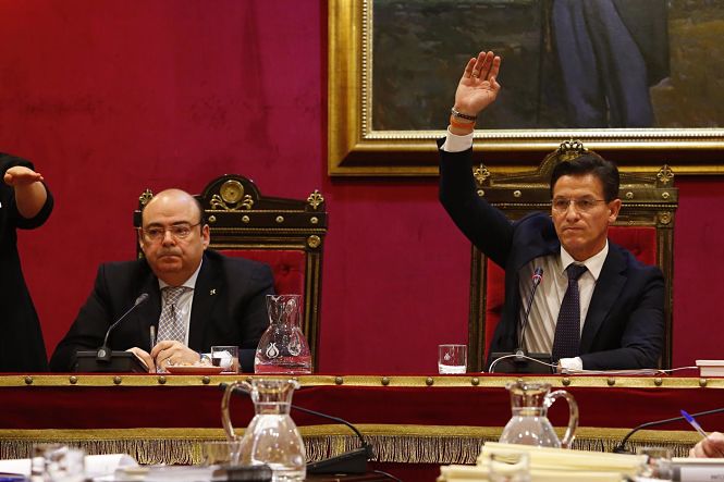 Imagen de archivo de Sebastian Pérez junto al alcalde de Granada, Luis Salvador (ÁLEX CÁMARA/EUROPA PRESS) 