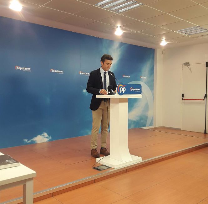 El secretario general del PP de Granada, Jorge Saavedra, en rueda de prensa (EUROPA PRESS) 