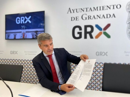 El portavoz del PP en el Ayuntamiento de Granada, César Díaz, muestra la carta remitida a la dirección nacional, regional y provincial de Cs pidiendo el apoyo a la investidura del candidato popular (PP) El portavoz del PP en el Ayuntamiento de Granada, César Díaz, muestra la carta remitida a la dirección nacional, regional y provincial de Cs pidiendo el apoyo a la investidura del candidato popular (PP)