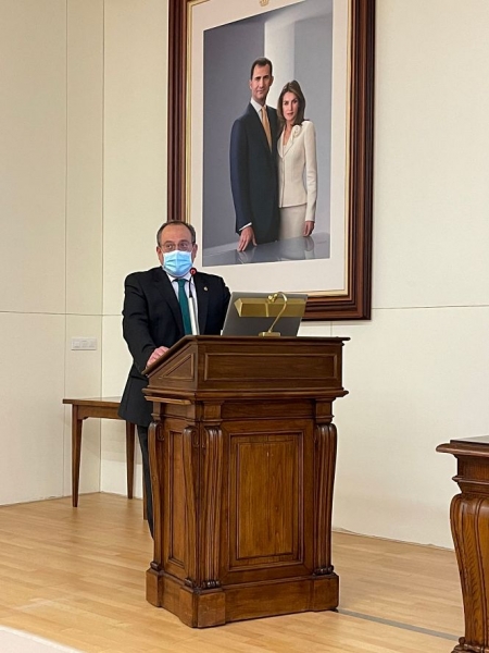 Ismael Aomar, durante la defensa de su tesis doctoral en la Facultad de Medicina de la UGR (UGR) Ismael Aomar, durante la defensa de su tesis doctoral en la Facultad de Medicina de la UGR (UGR)