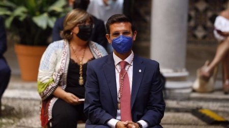 Francisco Cuenca (PSOE), en el pleno de investidura en el que ha sido elegido este miércoles nuevo alcalde de Granada (ÁLEX CÁMARA-EUROPA PRESS) Francisco Cuenca (PSOE), en el pleno de investidura en el que ha sido elegido este miércoles nuevo alcalde de Granada (ÁLEX CÁMARA-EUROPA PRESS)
