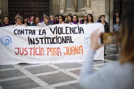 Concentración en Granada por Juana Rivas en una imagen de archivo (JESÚS PRIETO - EUROPA PRESS) Concentración en Granada por Juana Rivas en una imagen de archivo (JESÚS PRIETO - EUROPA PRESS)
