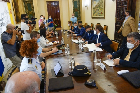 Reunión de la mesa contra los cortes de luz (JAVIER ALGARRA / AYUNTAMIENTO) Reunión de la mesa contra los cortes de luz (JAVIER ALGARRA / AYUNTAMIENTO)