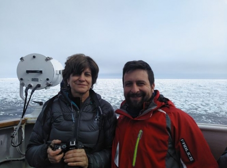 Los investigadores Carlota Escutia y Francisco Jiménez, durante la campaña antártica de 2020 (UGR) Los investigadores Carlota Escutia y Francisco Jiménez, durante la campaña antártica de 2020 (UGR)