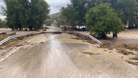 Camino anegado por una tromba de agua y granizo (AYUNTAMIENTO) Camino anegado por una tromba de agua y granizo (AYUNTAMIENTO)