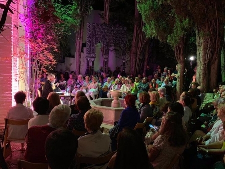 Sesión del ciclo `Poesía en el Jardín` en Granada, en imagen de archivo (JUNTA DE ANDALUCÍA) Sesión del ciclo `Poesía en el Jardín` en Granada, en imagen de archivo (JUNTA DE ANDALUCÍA)