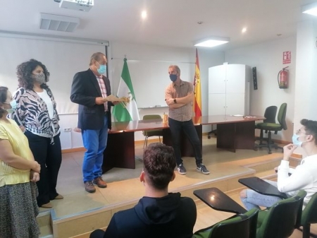 Imagen de la entrega de diplomas (JUNTA) 