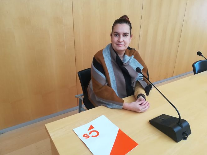 La portavoz de Ciudadanos en el Ayuntamiento de Órgiva . Raquel Álvares (CIDUADANOS)