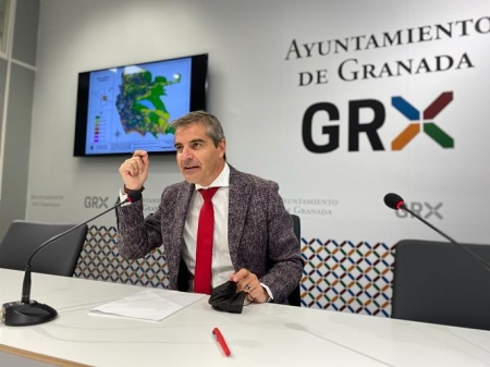 El portavoz del Grupo Municipal Popular, César Díaz, en rueda de prensa (PP)