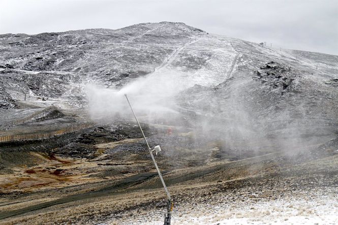 La estación de esquí de Sierra Nevada activa el sistema de nieve producida (CETURSA SIERRA NEVADA) 