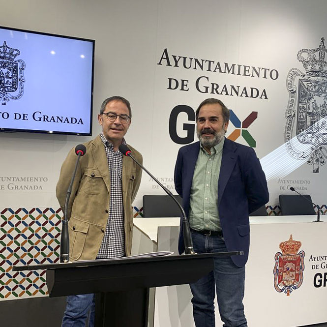Miguel Ángel Fernández Madrid y Jacobo Calvo tras la rueda de prensa (JAVIER ALGARRA / AYUNTAMIENTO) 