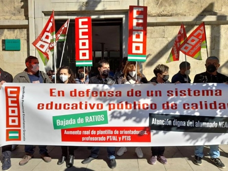 Concentración en la sede de la Delegación de Educación (CCOO) Concentración en la sede de la Delegación de Educación (CCOO)