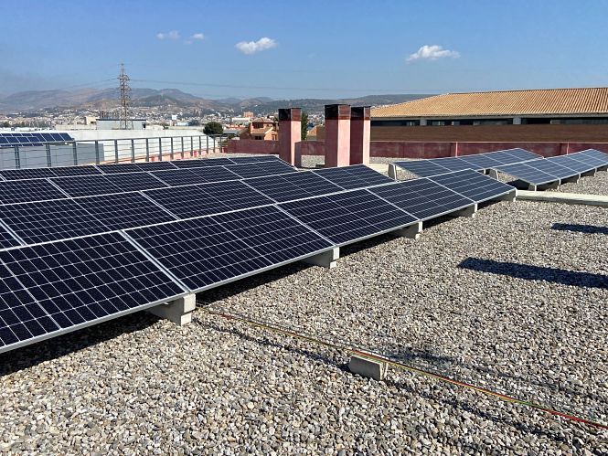 Imagen de placas solares (GRUPO CUERVA)