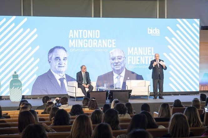 El presidente del Cacof, Antonio Mingorance, y el presidente del Colegio de Farmacéuticos da Granada, Manuel Fuentes, durante la inauguración de la jornada (CACOFf) 