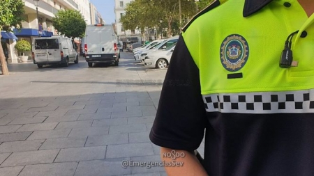 Imagen de recurso de un agente de la Policía Local (EMERGENCIAS SEV) Imagen de recurso de un agente de la Policía Local (EMERGENCIAS SEV)