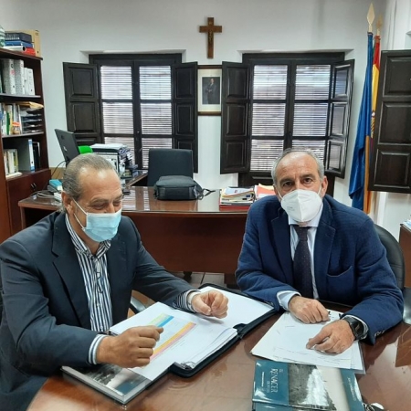 Imagen de la visita al Ayuntamiento de La Taha (JUNTA) Imagen de la visita al Ayuntamiento de La Taha (JUNTA)