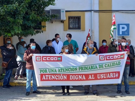 Imagen de la concentración en el Centro de Salud de Santa Fe (CCOO) Imagen de la concentración en el Centro de Salud de Santa Fe (CCOO)