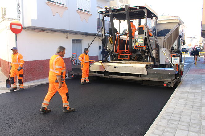 Imagen del asfaltado de una de las calles (AYTO. MOTRIL)