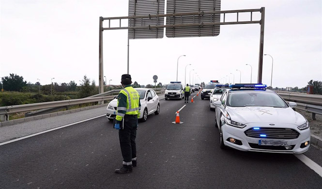Agentes de la Guardia Civil de Tráfico (112)