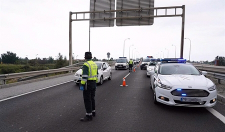 Agentes de la Guardia Civil de Tráfico (112)