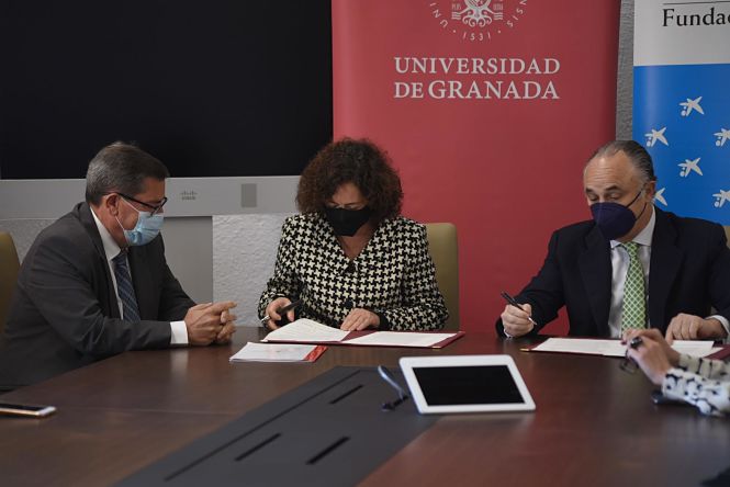 Imagen de la firma del convenio (S. BÁRCENA /DIPGRA)