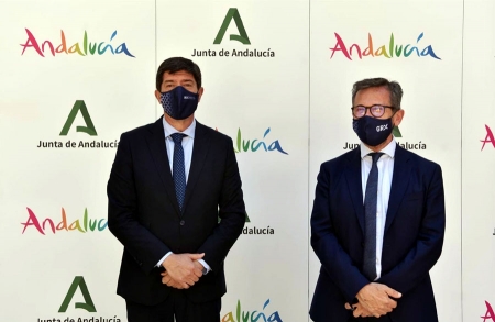 El vicepresidente de la Junta y consejero de Turismo, Juan Marín, junto al delegado territorial, Gustavo Rodríguez (JUNTA) El vicepresidente de la Junta y consejero de Turismo, Juan Marín, junto al delegado territorial, Gustavo Rodríguez (JUNTA)