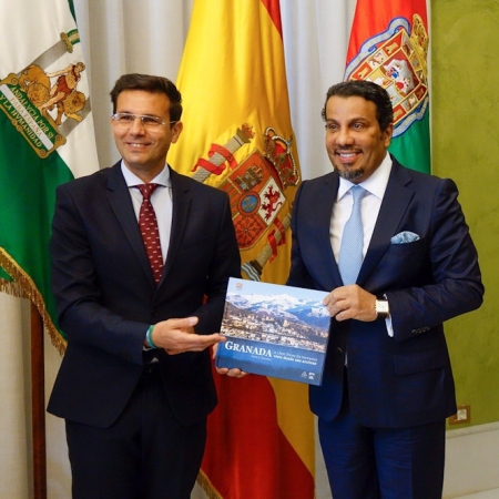 El alcalde Granada, Francisco Cuenca, ha recibido en el Ayuntamiento al embajador del Estado de Qatar, Abdulla bin Ibrahim Abdulrahman Sultan Al Hamar (AYUNTAMIENTO DE GRANADA) El alcalde Granada, Francisco Cuenca, ha recibido en el Ayuntamiento al embajador del Estado de Qatar, Abdulla bin Ibrahim Abdulrahman Sultan Al Hamar (AYUNTAMIENTO DE GRANADA)