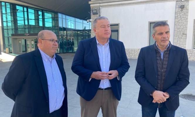 Miembros del PP en la estación de tren (PP)