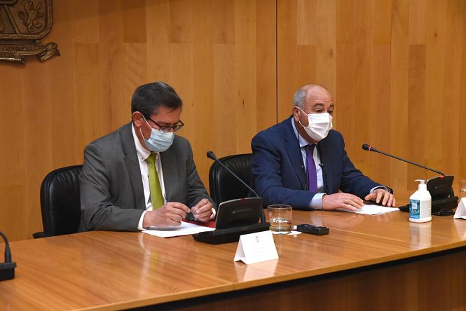 El presidente de la Diputación de Granada, José Entrena, y el diputado de Asistencia a Municipios, Juan Antonio Palomino (DIPGRA)