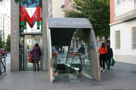 Entrada al metro de Méndez Núñez (JUNTA) Entrada al metro de Méndez Núñez (JUNTA)