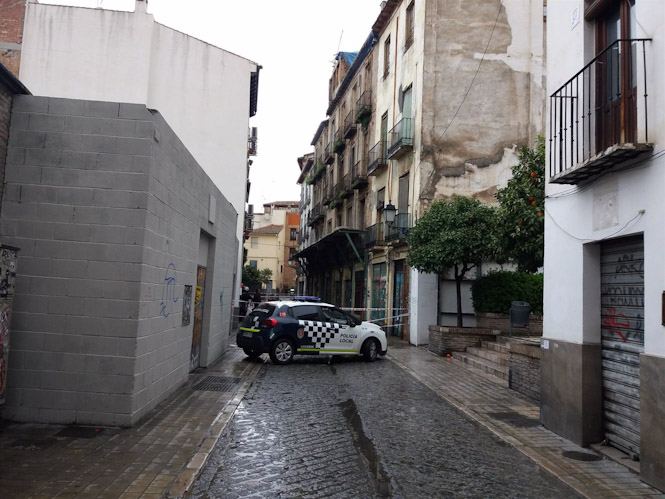 Actuación de la Policía Local en la calle Elvira, en foto de archivo. (EUROPA PRESS/ARCHIVO)