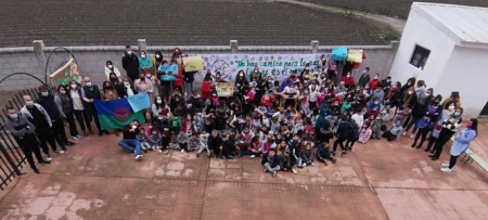 Manifestación en apoyo a Ucrania celebrada esta mañana en el CEIP Federico García Lorca de Fuente Vaqueros (AYTO. FUENTE VAQUEROS) Manifestación en apoyo a Ucrania celebrada esta mañana en el CEIP Federico García Lorca de Fuente Vaqueros (AYTO. FUENTE VAQUEROS)