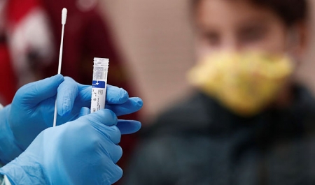 Realización de un test de antígenos (EFE).