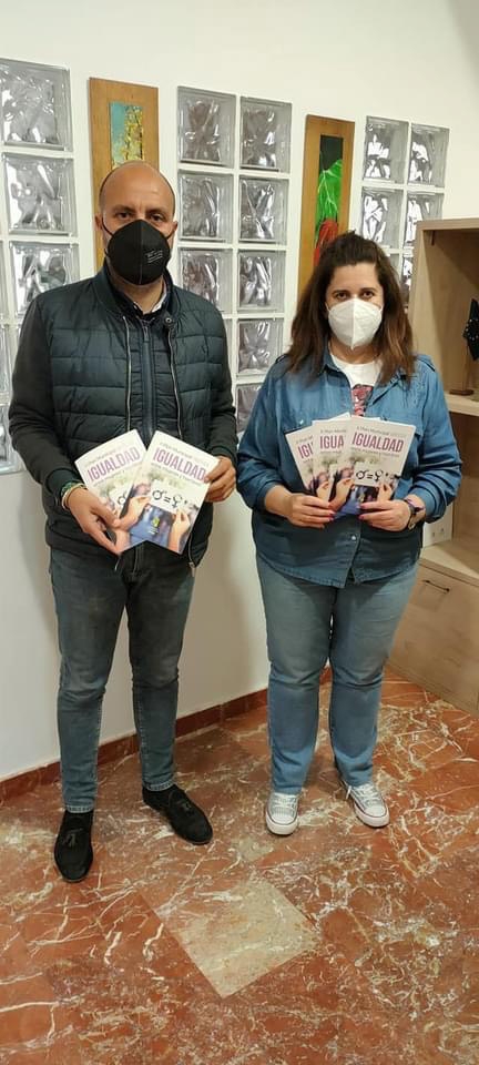 El alcalde de Otura y la concejala de Igualdad presentan el II Plan de Igualdad del municipio (AYTO. OTURA) El alcalde de Otura y la concejala de Igualdad presentan el II Plan de Igualdad del municipio (AYTO. OTURA)