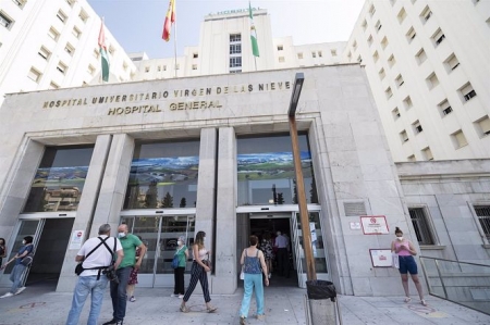 Entrada al Hospital Virgen de las Nieves (JUNTA DE ANDALUCÍA)