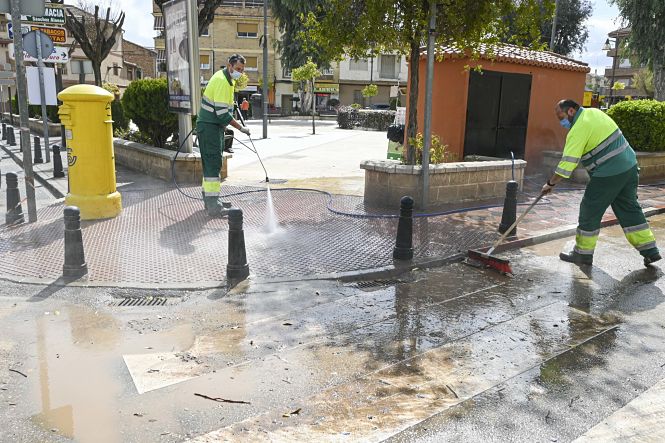 Tareas de limpieza en Armilla (AYTO. ARMILLA)