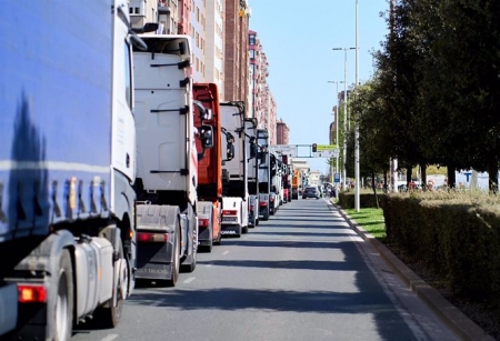Varios camiones en una marcha convocada en el marco de la huelga de transportes (JUAN MANUEL SERRANO ARCE - EUROPA PRESS) Varios camiones en una marcha convocada en el marco de la huelga de transportes (JUAN MANUEL SERRANO ARCE - EUROPA PRESS)