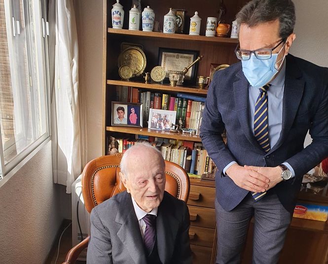 Los doctores Arsacio Peña y Jorge Fernández Parra (COLEGIO DE MÉDICOS) 