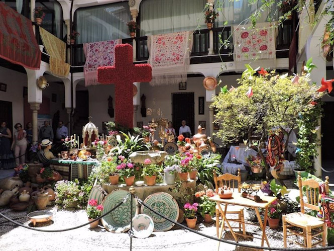 Cruz de mayo en Granada (EUROPA PRESS(