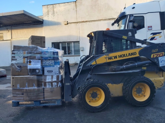 La Asociación Guardias Civiles Solidarios, en imagen de archivo cargando en Granada el primer camión con ayuda humanitaria para Ucrania (ASOCIACIÓN GUARDIAS CIVILES SOLIDARIOS) 